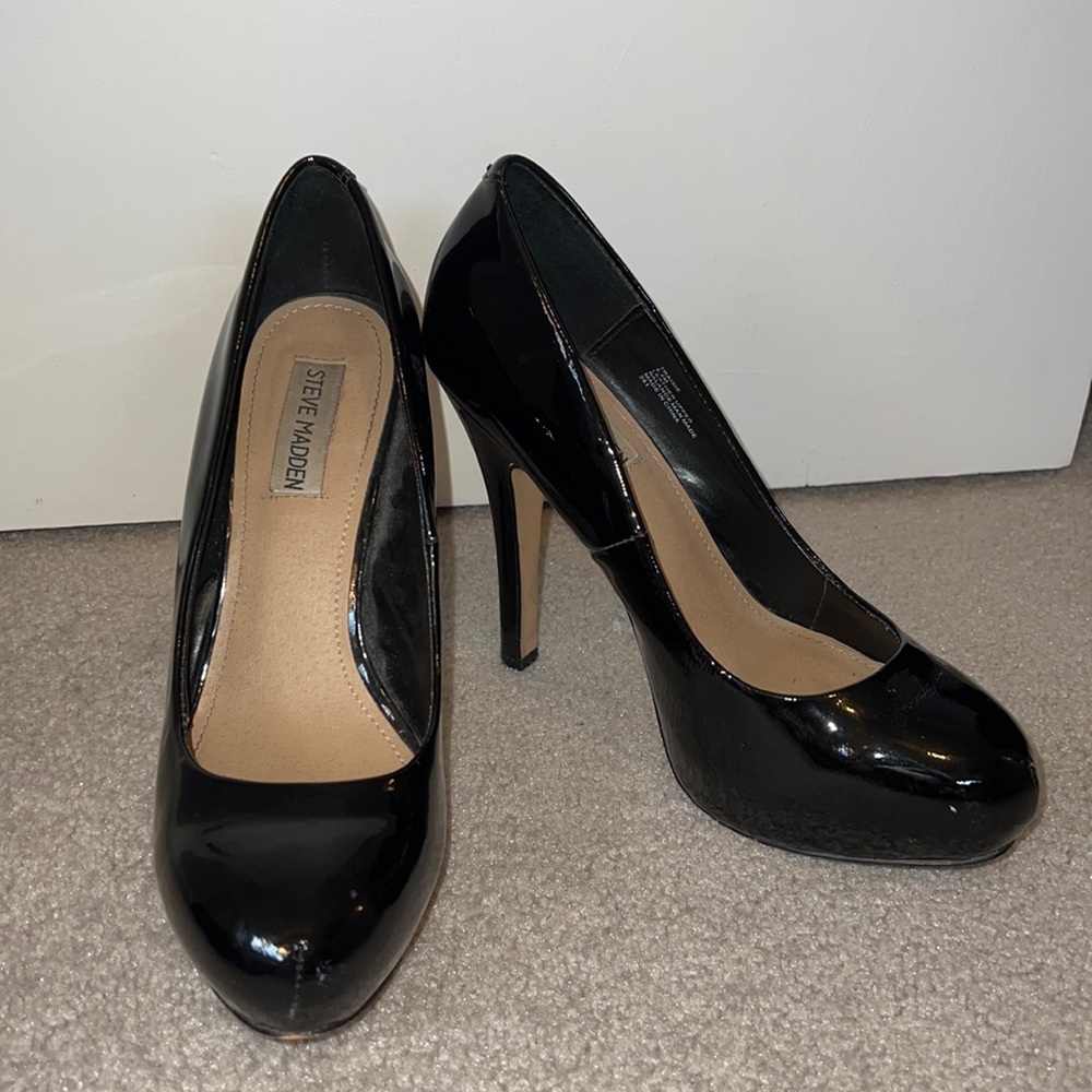 Steve Madden Black Patent Pumps Size 8.5